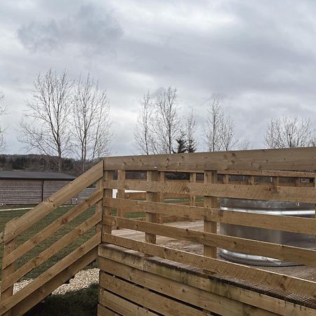 'Swan' Lakeview Lodge Bishampton Exterior photo