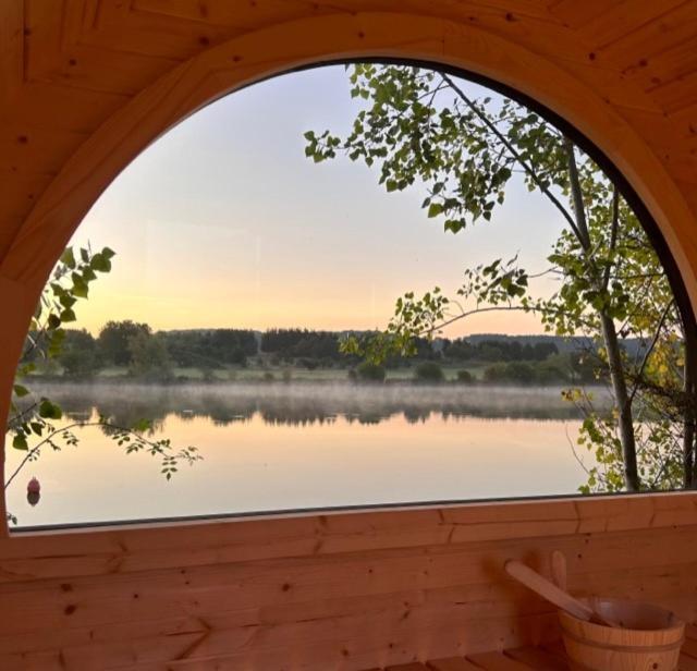 'Swan' Lakeview Lodge Bishampton Exterior photo