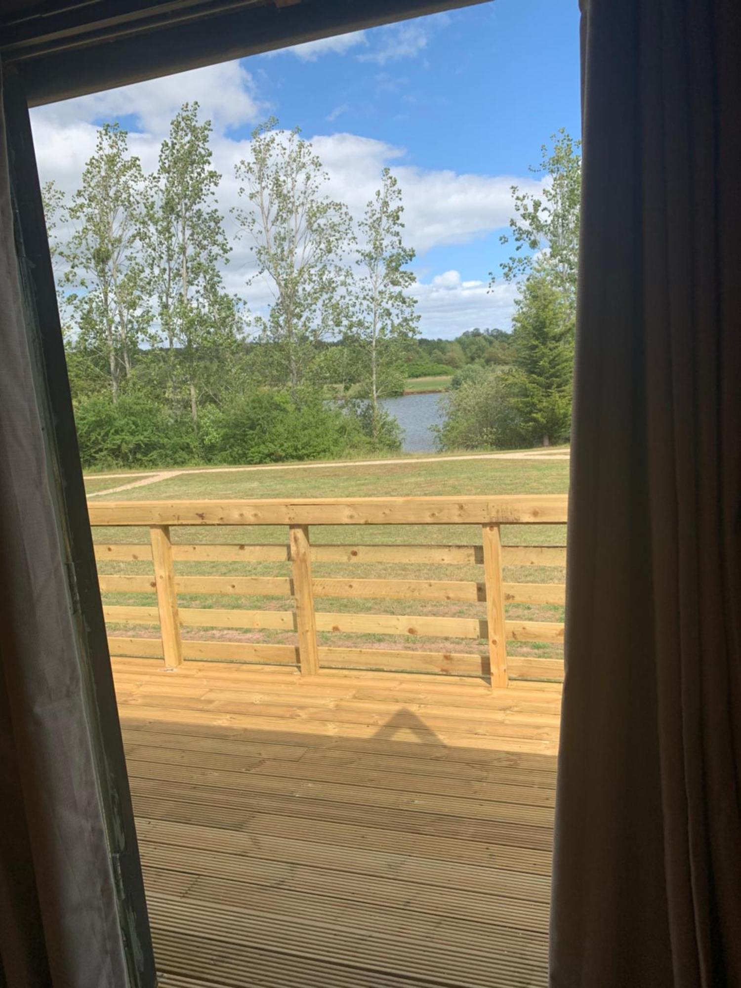'Swan' Lakeview Lodge Bishampton Exterior photo